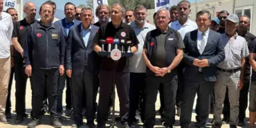 icisleri-bakani-yerlikaya-izmirde-yanan-koyleri-ziyaret-etti-C8f2zyzf.jpg