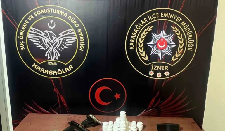 izmirde-uyusturucu-ve-silah-kacakciligi-2-gozalti-CtA83wPr.jpg