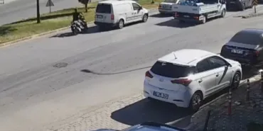 motosiklet-surucusunun-metrelerce-savruldugu-anlar-guvenlik-kamerasinda-Vls1RE5L.jpg