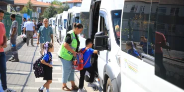 MUĞLA BÜYÜKŞEHİR ZABITASINDAN SERVİS ARAÇLARINA 'ÖĞRENCİ GÜVENLİĞİ' DENETİMİ