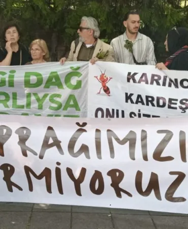 topragimizi-vermiyoruz-yasami-savunmaya-geliyoruz-5ADfZ
