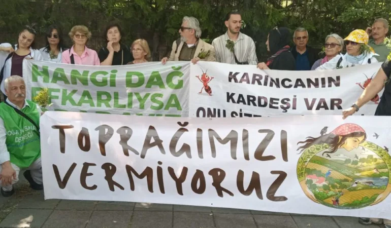topragimizi-vermiyoruz-yasami-savunmaya-geliyoruz-5ADfZ