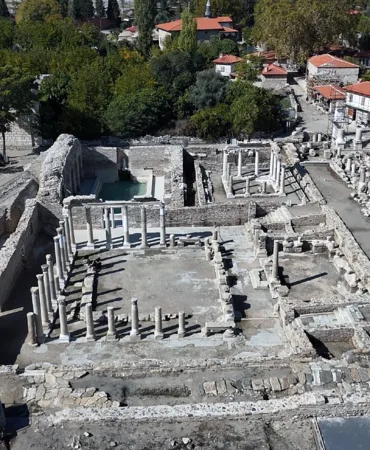STRATONİKEİA ANTİK KENTİNDEKİ 'ROMA HAMAMINA' ZİYARETÇİ AKINI
