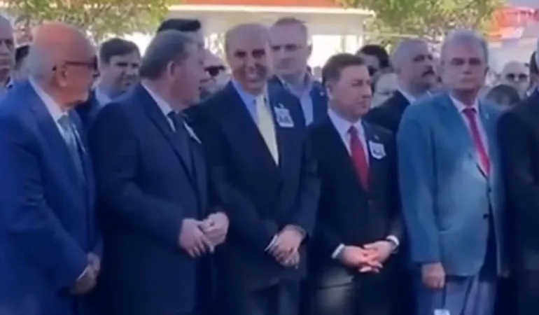 sehit-cenazesinde-buyuk-saygisizlik-protokol-uyeleri-gulustuler