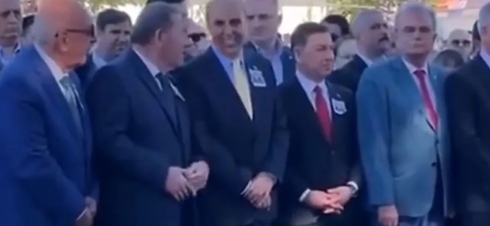 sehit-cenazesinde-buyuk-saygisizlik-protokol-uyeleri-gulustuler