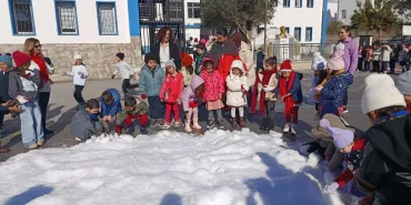 BODRUM'DA ÖĞRENCİLERE YAPAY KAR SÜRPRİZİ