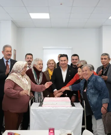 BAŞKAN ARAS'TAN YAŞAMEVİ'Nİ MUTLU EDEN ZİYARET