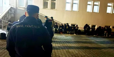 MİLAS'TA BİRİ ÇOCUK 33 DÜZENSİZ GÖÇMEN YAKALANDI