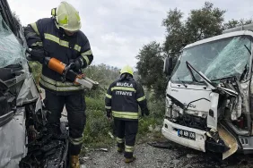 milas-ta-kamyonetler-carpisti-_1774282500_dLShXH