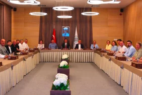 ahmet-aras-ve-chp-milletvekillerinden-nail-kizila-destek-toplantisi_7f58b7e