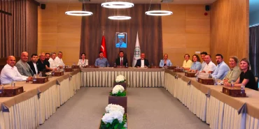ahmet-aras-ve-chp-milletvekillerinden-nail-kizila-destek-toplantisi_7f58b7e
