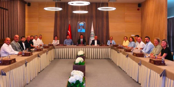 ahmet-aras-ve-chp-milletvekillerinden-nail-kizila-destek-toplantisi_7f58b7e
