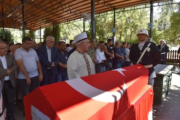 0x0-mugladaki-kazada-hayatini-kaybeden-polis-memuru-memleketi-sanliurfada-topraga-verildi-1787229147690
