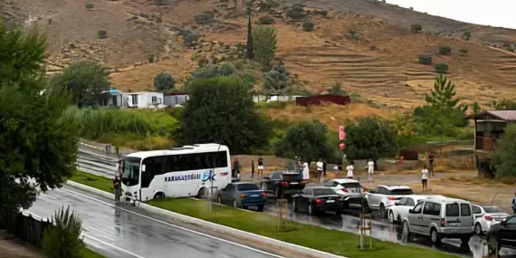 milasta-yagis-kazayi-beraberinde-getirdi-otobus-kontrolden-cikti-1786885135