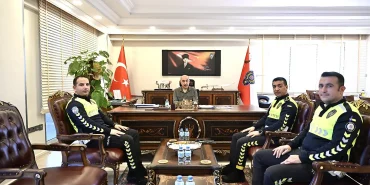 milas-ta-bayraga-sahip-cikan-p_1793379916_NnAFry