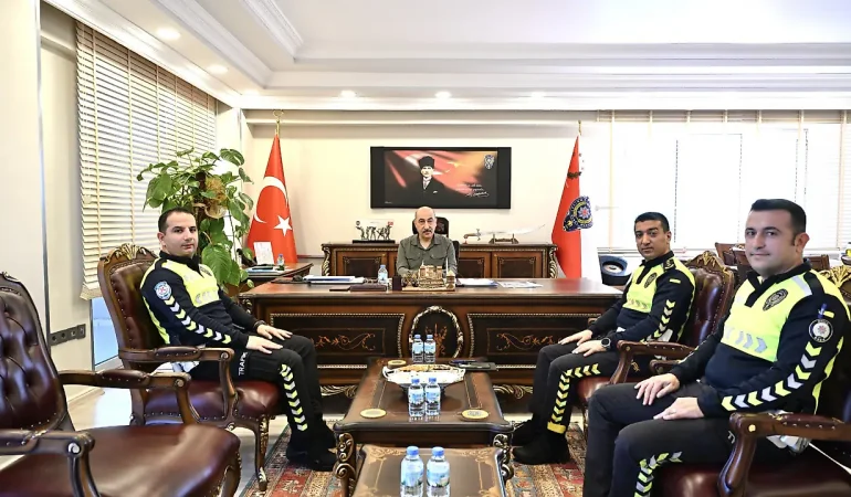 milas-ta-bayraga-sahip-cikan-p_1793379916_NnAFry