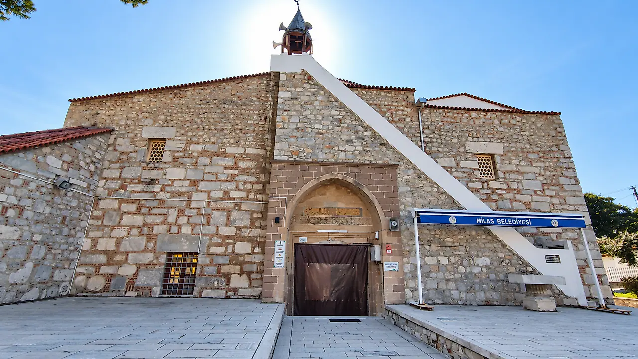 milas-ulu-camii-nde-sabah-nama_1792666180_eHgOZ3